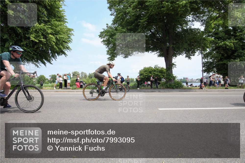 15.06.2025 - 7 Türme Triathlon Yannick Fuchs http://msf.ph/oto/7993095 15.06.2025 13:30:24 Radfahren 305, 332, 462, 681, 1019, 1028, 1070 meine-sportfotos.de