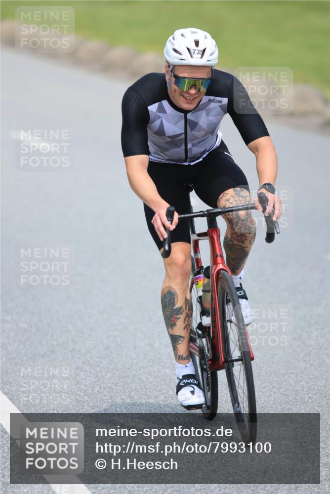 21.06.2025 - 27. Vierlanden-Triathlon H.Heesch http://msf.ph/oto/7993100 15.06.2025 12:04:05 Radfahren 653, 695, 735, 736, 775, 858, 932, 956 meine-sportfotos.de