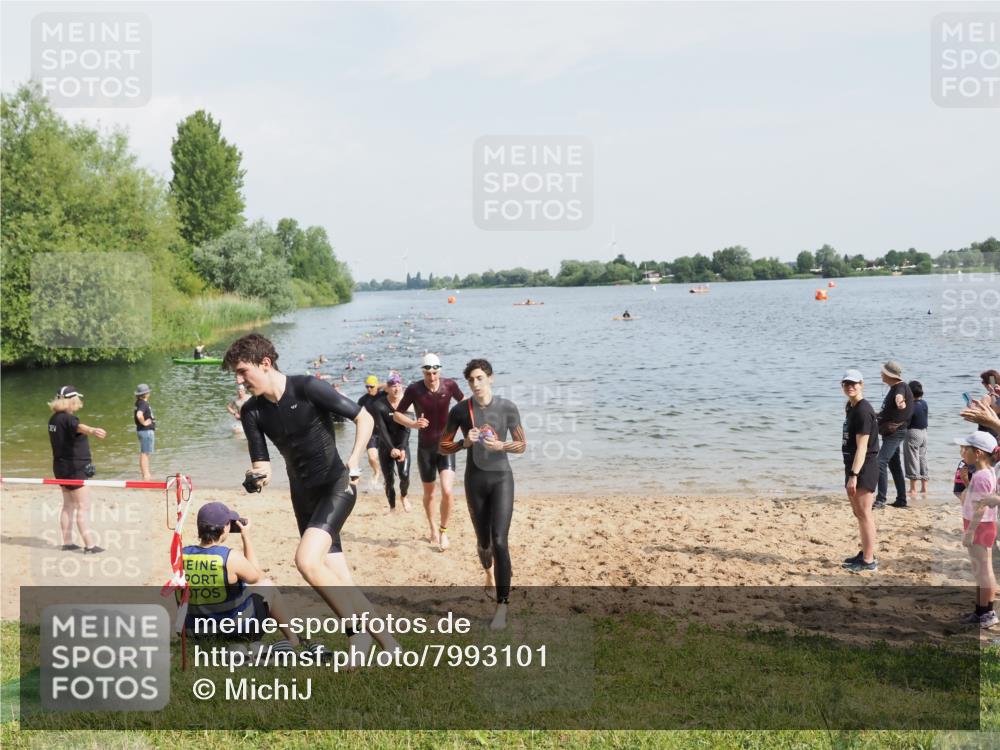 21.06.2025 - 27. Vierlanden-Triathlon MichiJ http://msf.ph/oto/7993101 15.06.2026 09:55:24 Schwimmen 306, 316, 327, 329, 335, 348, 353 meine-sportfotos.de