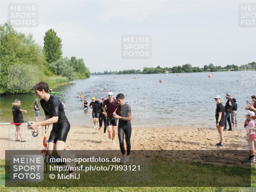 21.06.2025 - 27. Vierlanden-Triathlon MichiJ http://msf.ph/oto/7993121 15.06.2026 09:55:24 Schwimmen 306, 316, 327, 329, 335, 348, 353 meine-sportfotos.de
