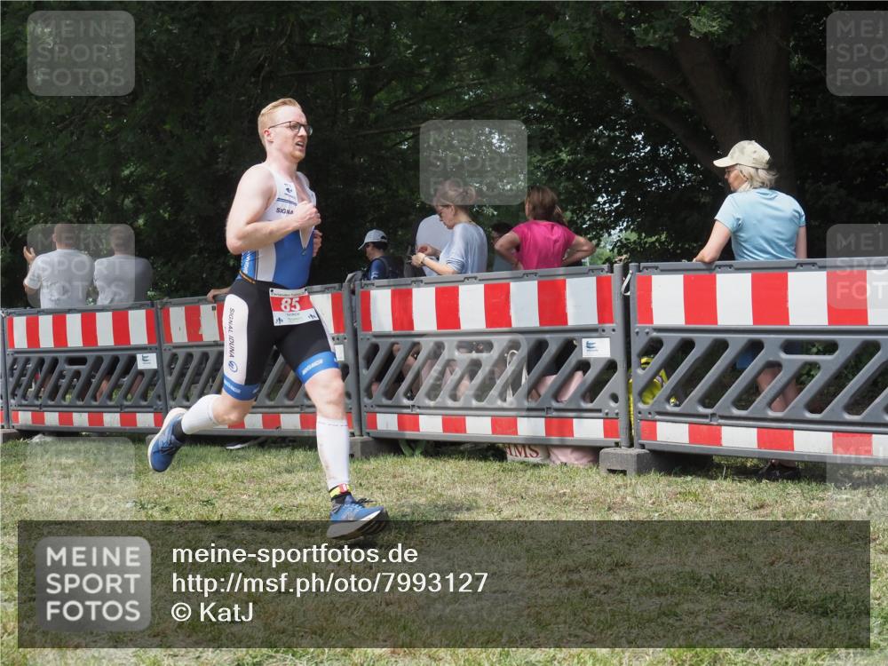 21.06.2025 - 27. Vierlanden-Triathlon KatJ http://msf.ph/oto/7993127 15.06.2025 12:33:33 Ziel 85 meine-sportfotos.de