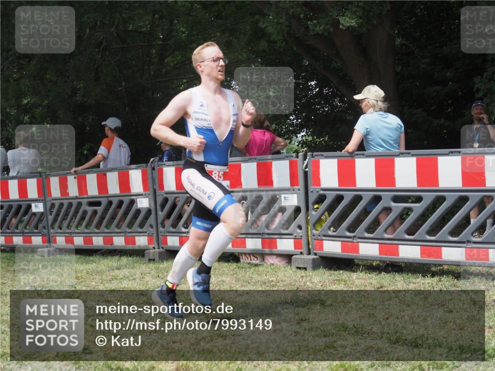 21.06.2025 - 27. Vierlanden-Triathlon KatJ http://msf.ph/oto/7993149 15.06.2025 12:33:33 Ziel 85 meine-sportfotos.de