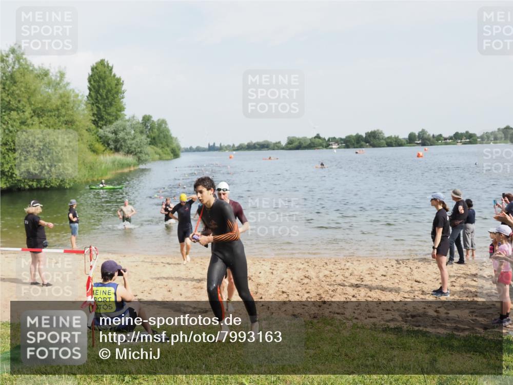 21.06.2025 - 27. Vierlanden-Triathlon MichiJ http://msf.ph/oto/7993163 15.06.2026 09:55:25 Schwimmen 272, 306, 316, 327, 329, 335, 348, 353, 548 meine-sportfotos.de