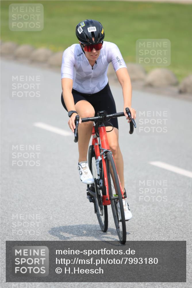 21.06.2025 - 27. Vierlanden-Triathlon H.Heesch http://msf.ph/oto/7993180 15.06.2025 12:04:15 Radfahren 19, 792, 804, 880, 901, 932, 954 meine-sportfotos.de