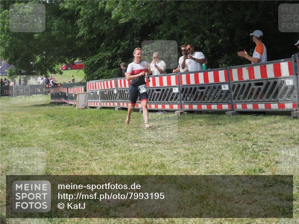 21.06.2025 - 27. Vierlanden-Triathlon KatJ http://msf.ph/oto/7993195 15.06.2025 12:33:52 Ziel 982 meine-sportfotos.de
