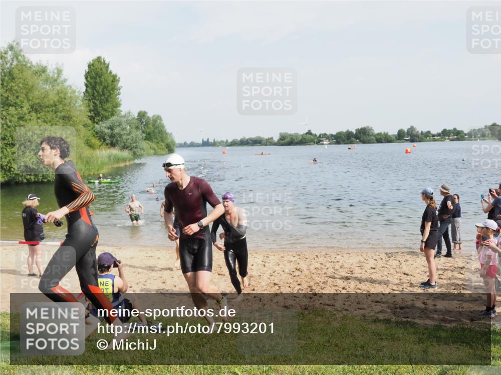 21.06.2025 - 27. Vierlanden-Triathlon MichiJ http://msf.ph/oto/7993201 15.06.2026 09:55:26 Schwimmen 272, 316, 327, 329, 335, 348, 353, 548 meine-sportfotos.de