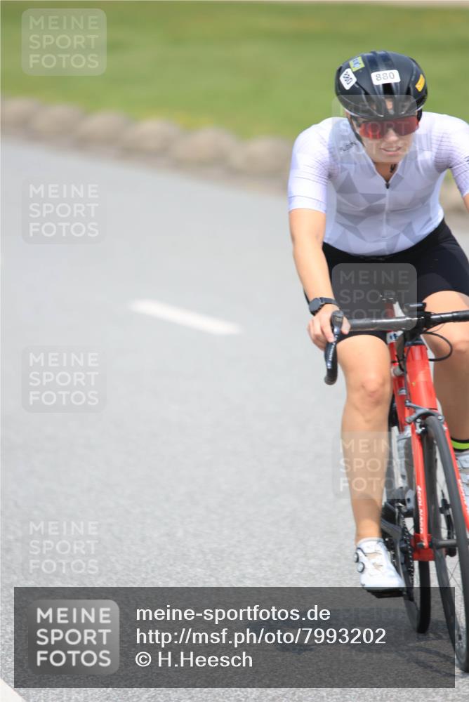 21.06.2025 - 27. Vierlanden-Triathlon H.Heesch http://msf.ph/oto/7993202 15.06.2025 12:04:15 Radfahren 19, 792, 804, 880, 901, 932, 954 meine-sportfotos.de