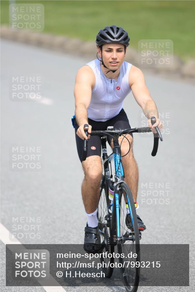 21.06.2025 - 27. Vierlanden-Triathlon H.Heesch http://msf.ph/oto/7993215 15.06.2025 12:04:17 Radfahren 19, 792, 804, 880, 901, 904, 932, 954 meine-sportfotos.de