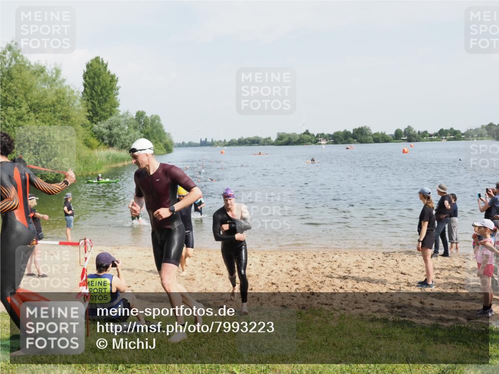 21.06.2025 - 27. Vierlanden-Triathlon MichiJ http://msf.ph/oto/7993223 15.06.2026 09:55:26 Schwimmen 272, 316, 327, 329, 335, 348, 353, 548 meine-sportfotos.de