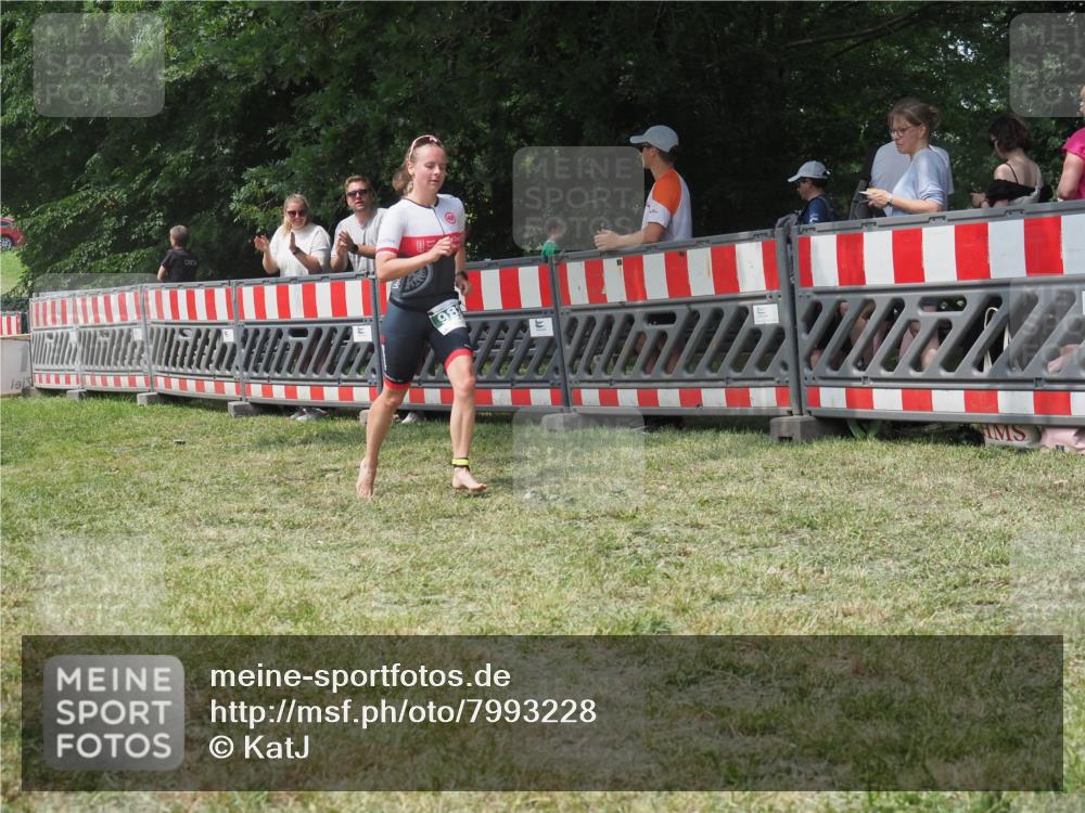 21.06.2025 - 27. Vierlanden-Triathlon KatJ http://msf.ph/oto/7993228 15.06.2025 12:33:53 Ziel 982 meine-sportfotos.de