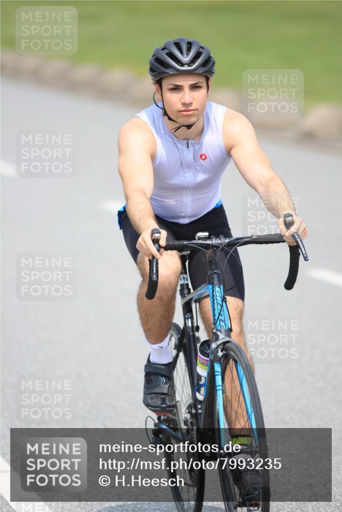 21.06.2025 - 27. Vierlanden-Triathlon H.Heesch http://msf.ph/oto/7993235 15.06.2025 12:04:17 Radfahren 19, 792, 804, 880, 901, 904, 932, 954 meine-sportfotos.de