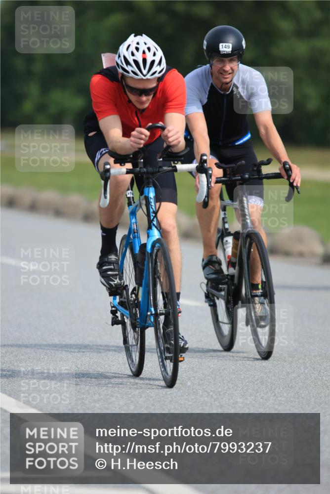 15.06.2025 - 27. Vierlanden-Triathlon H.Heesch http://msf.ph/oto/7993237 15.06.2025 10:22:16 Radfahren 39, 54, 73, 82, 94, 113, 149, 207, 466, 490, 612, 618 meine-sportfotos.de