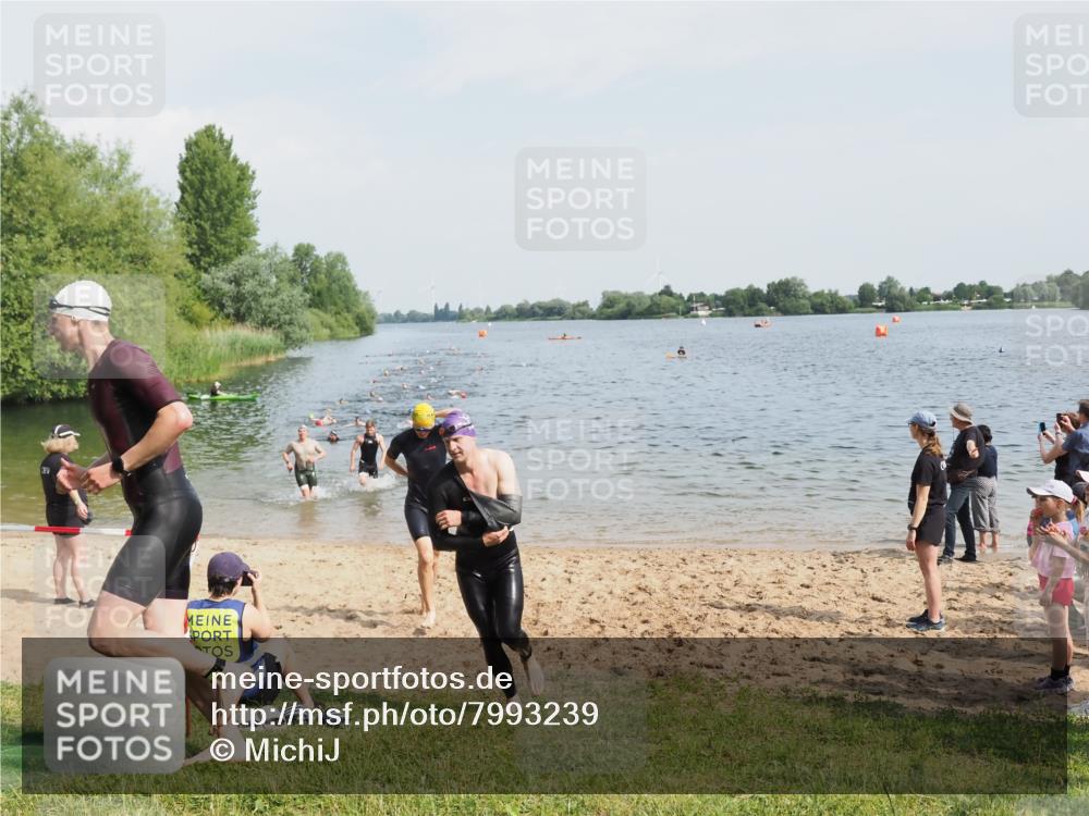 21.06.2025 - 27. Vierlanden-Triathlon MichiJ http://msf.ph/oto/7993239 15.06.2026 09:55:27 Schwimmen 272, 316, 327, 329, 335, 348, 353, 548 meine-sportfotos.de