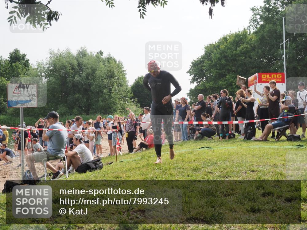 15.06.2025 - 27. Vierlanden-Triathlon KatJ http://msf.ph/oto/7993245 15.06.2025 09:54:19 Schwimmen 302, 337, 342, 356 meine-sportfotos.de