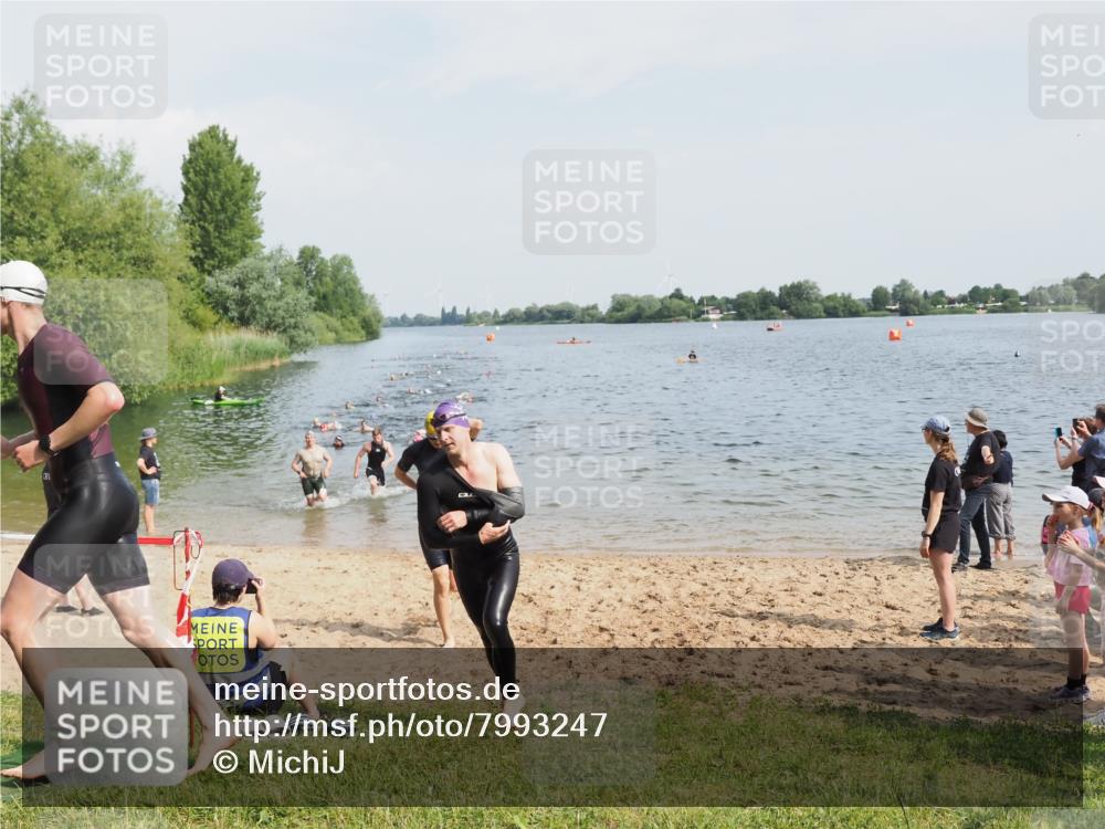21.06.2025 - 27. Vierlanden-Triathlon MichiJ http://msf.ph/oto/7993247 15.06.2026 09:55:27 Schwimmen 272, 316, 327, 329, 335, 348, 353, 548 meine-sportfotos.de