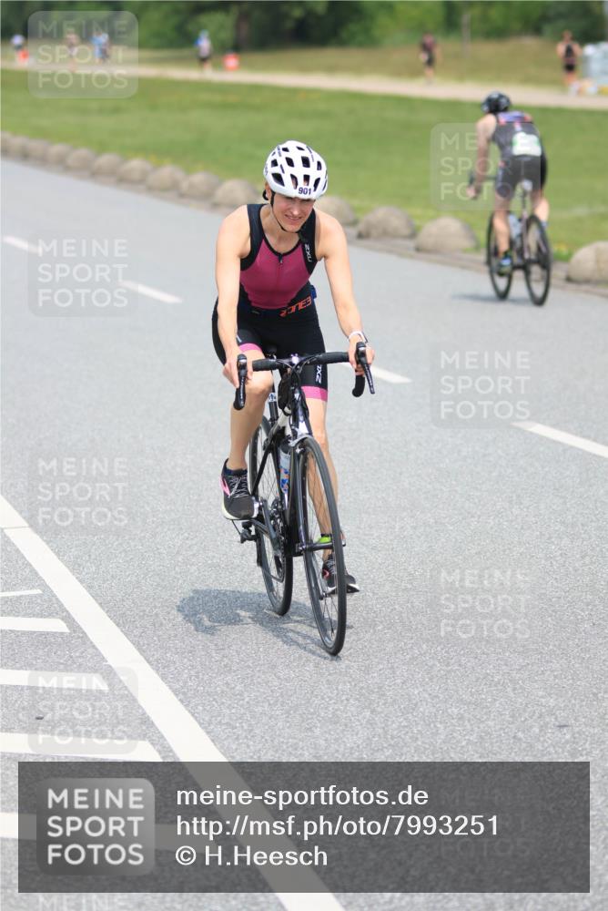 21.06.2025 - 27. Vierlanden-Triathlon H.Heesch http://msf.ph/oto/7993251 15.06.2025 12:04:23 Radfahren 725, 792, 804, 833, 901, 904, 954 meine-sportfotos.de