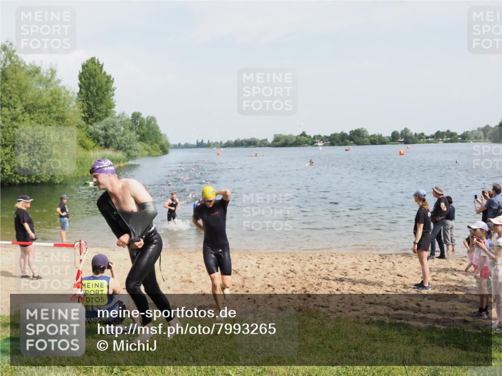 21.06.2025 - 27. Vierlanden-Triathlon MichiJ http://msf.ph/oto/7993265 15.06.2026 09:55:28 Schwimmen 272, 316, 327, 329, 335, 348, 353, 548 meine-sportfotos.de