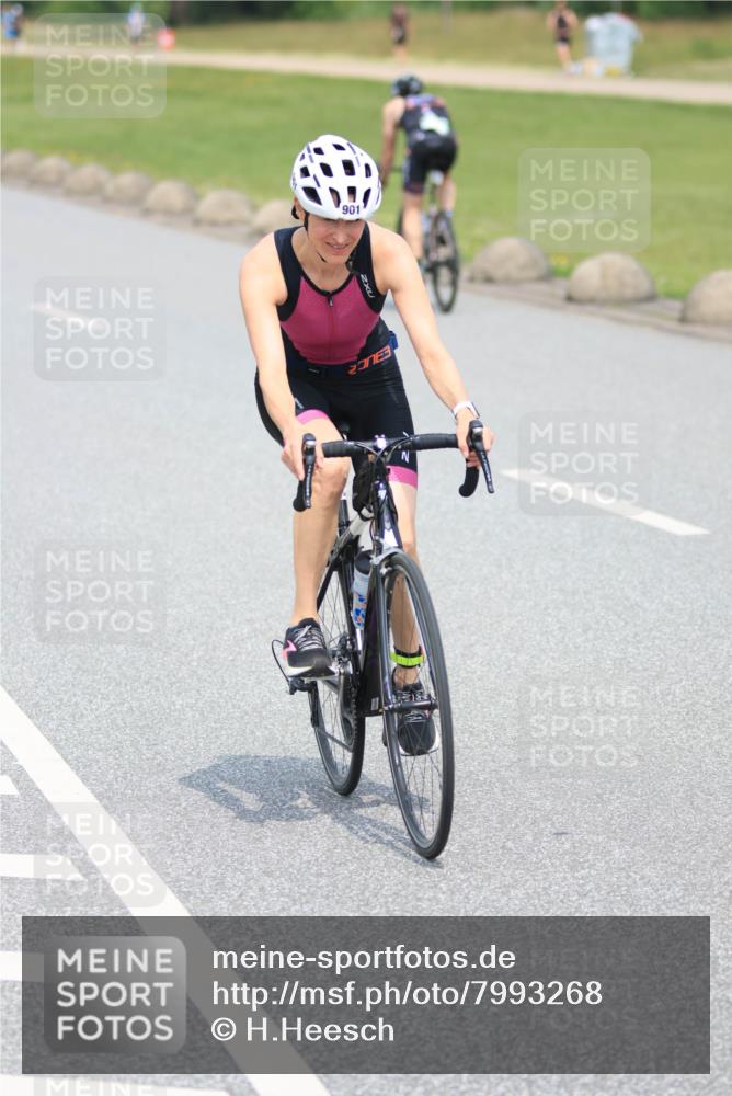 21.06.2025 - 27. Vierlanden-Triathlon H.Heesch http://msf.ph/oto/7993268 15.06.2025 12:04:24 Radfahren 725, 792, 804, 833, 901, 904, 954 meine-sportfotos.de