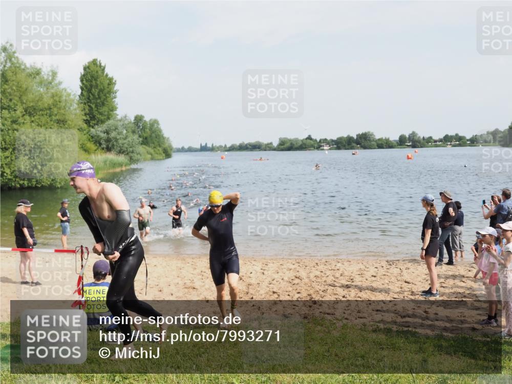 21.06.2025 - 27. Vierlanden-Triathlon MichiJ http://msf.ph/oto/7993271 15.06.2026 09:55:28 Schwimmen 272, 316, 327, 329, 335, 348, 353, 548 meine-sportfotos.de