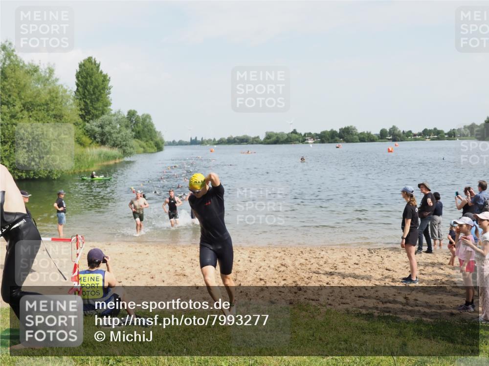 21.06.2025 - 27. Vierlanden-Triathlon MichiJ http://msf.ph/oto/7993277 15.06.2026 09:55:28 Schwimmen 272, 316, 327, 329, 335, 348, 353, 548 meine-sportfotos.de