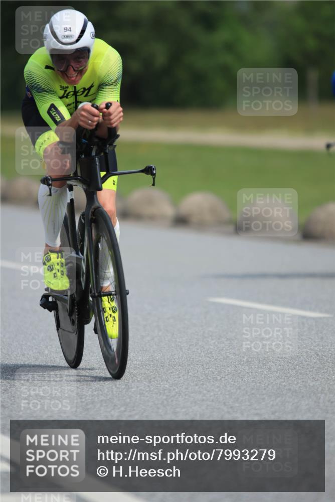 15.06.2025 - 27. Vierlanden-Triathlon H.Heesch http://msf.ph/oto/7993279 15.06.2025 10:22:23 Radfahren 94, 113, 200, 241, 490 meine-sportfotos.de