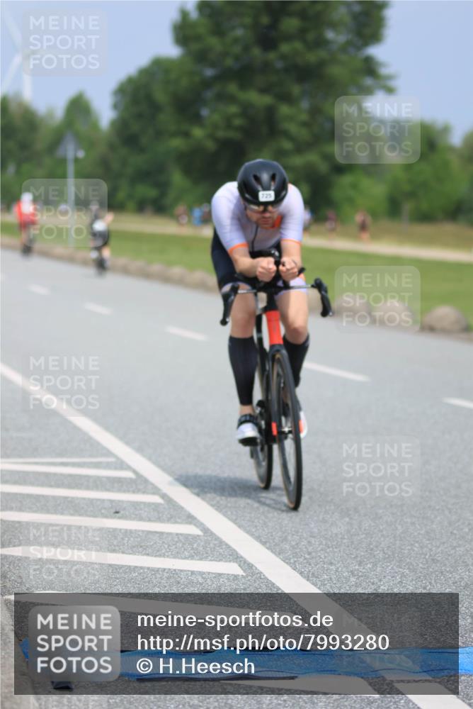21.06.2025 - 27. Vierlanden-Triathlon H.Heesch http://msf.ph/oto/7993280 15.06.2025 12:04:31 Radfahren 237, 725, 833 meine-sportfotos.de
