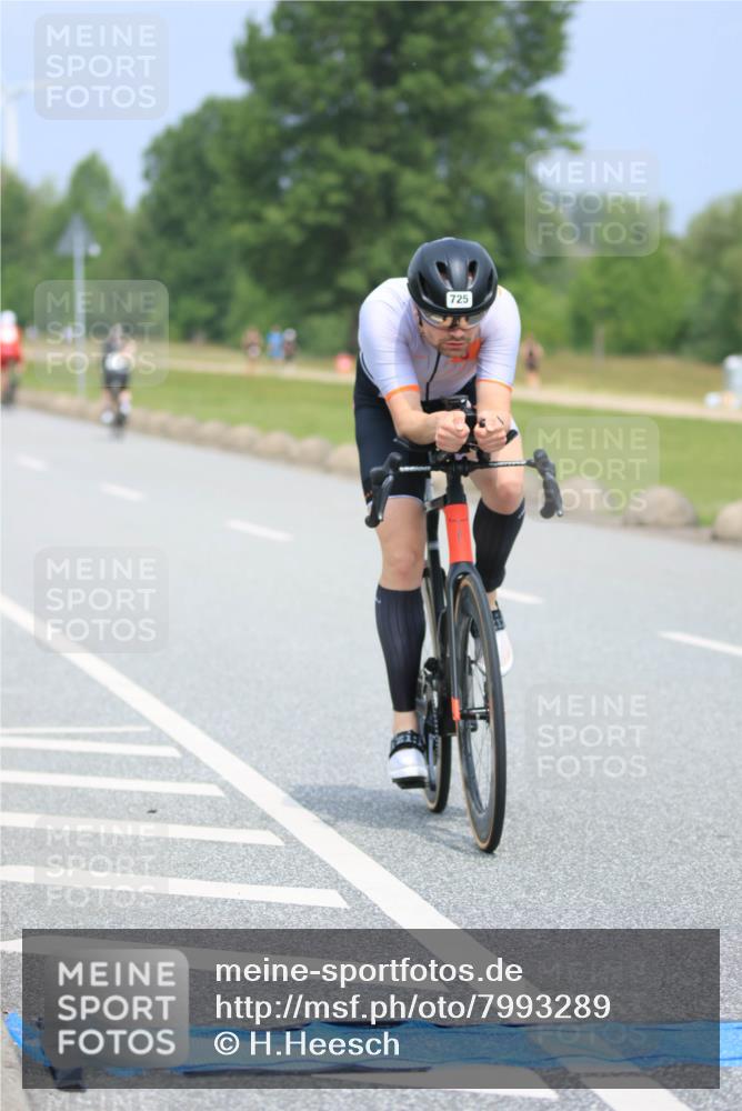 21.06.2025 - 27. Vierlanden-Triathlon H.Heesch http://msf.ph/oto/7993289 15.06.2025 12:04:31 Radfahren 237, 725, 833 meine-sportfotos.de