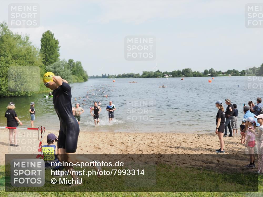 21.06.2025 - 27. Vierlanden-Triathlon MichiJ http://msf.ph/oto/7993314 15.06.2026 09:55:29 Schwimmen 272, 316, 327, 329, 335, 348, 353, 548 meine-sportfotos.de