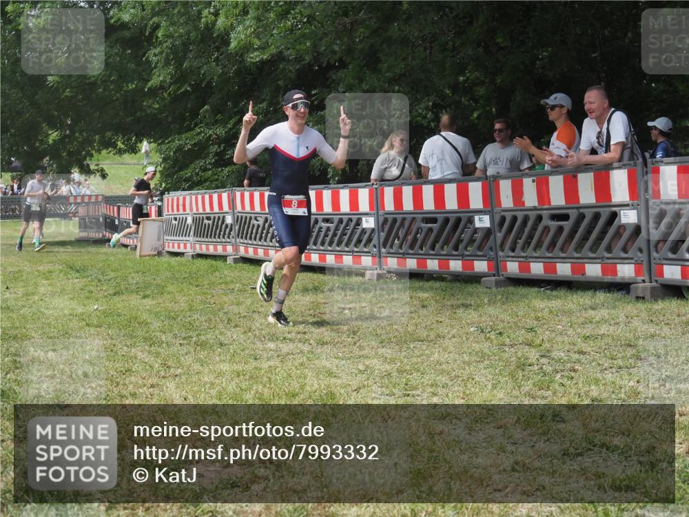21.06.2025 - 27. Vierlanden-Triathlon KatJ http://msf.ph/oto/7993332 15.06.2025 12:34:18 Ziel 8 meine-sportfotos.de
