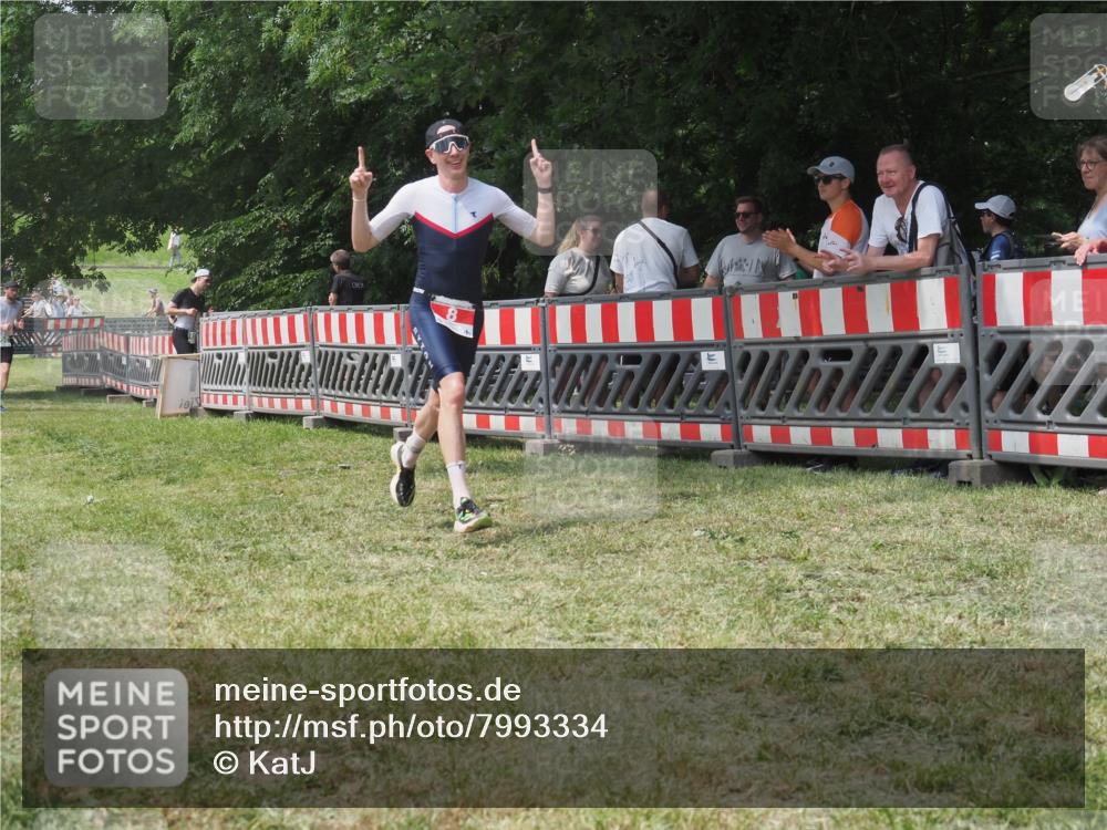 21.06.2025 - 27. Vierlanden-Triathlon KatJ http://msf.ph/oto/7993334 15.06.2025 12:34:18 Ziel 8 meine-sportfotos.de