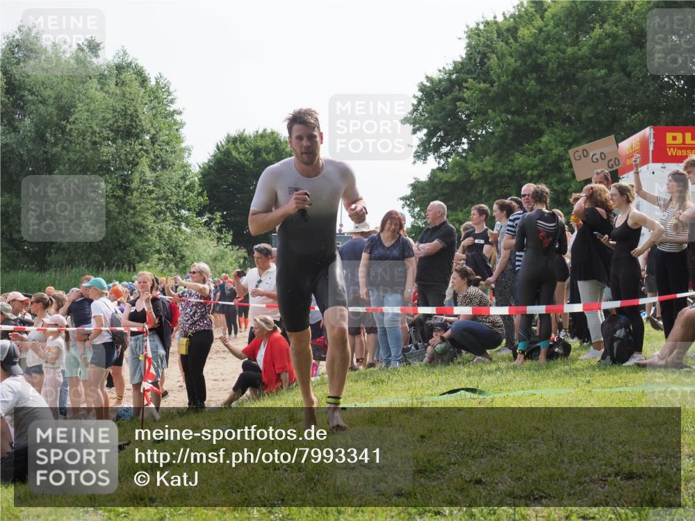 15.06.2025 - 27. Vierlanden-Triathlon KatJ http://msf.ph/oto/7993341 15.06.2025 09:54:21 Schwimmen 253, 255, 261, 302, 337, 342, 356 meine-sportfotos.de
