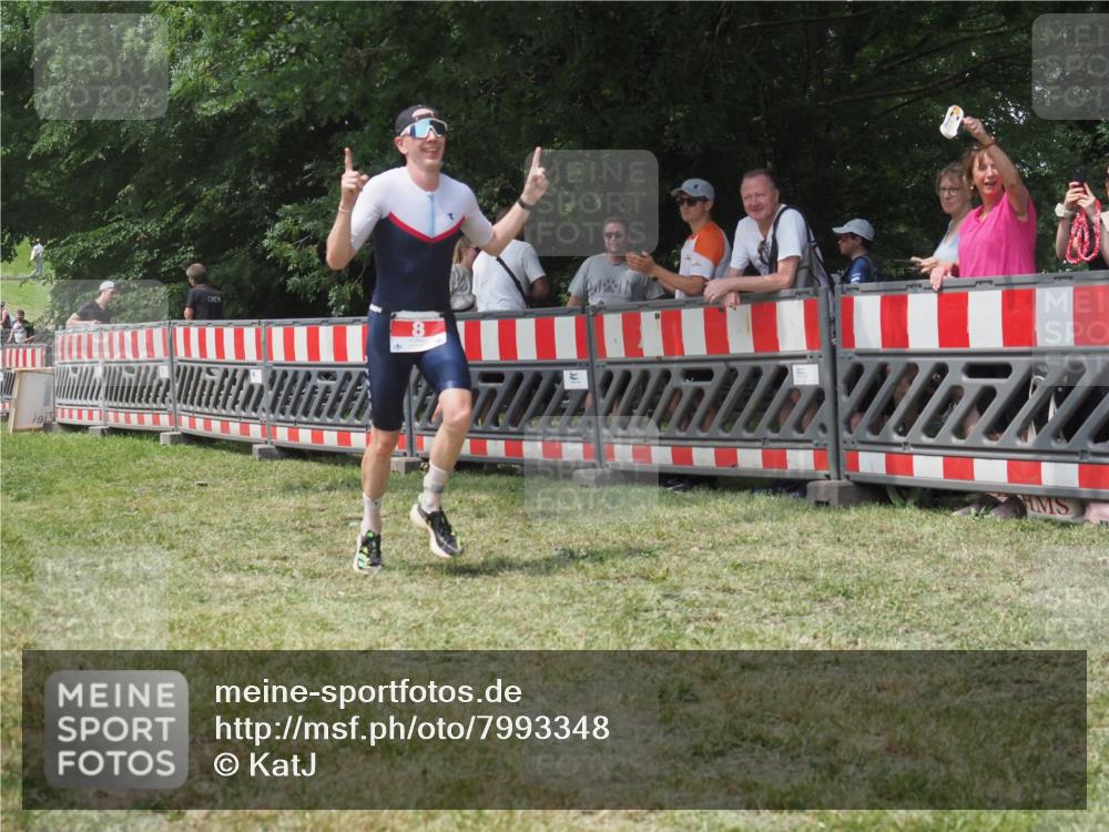 21.06.2025 - 27. Vierlanden-Triathlon KatJ http://msf.ph/oto/7993348 15.06.2025 12:34:18 Ziel 8 meine-sportfotos.de