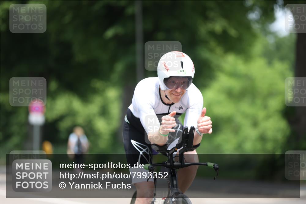 15.06.2025 - 7 Türme Triathlon Yannick Fuchs http://msf.ph/oto/7993352 15.06.2025 12:06:58 Radfahren 311 meine-sportfotos.de