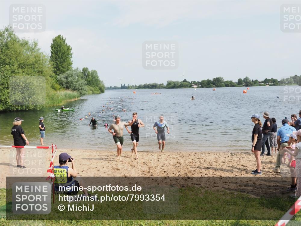21.06.2025 - 27. Vierlanden-Triathlon MichiJ http://msf.ph/oto/7993354 15.06.2026 09:55:31 Schwimmen 272, 316, 327, 329, 335, 353, 548 meine-sportfotos.de