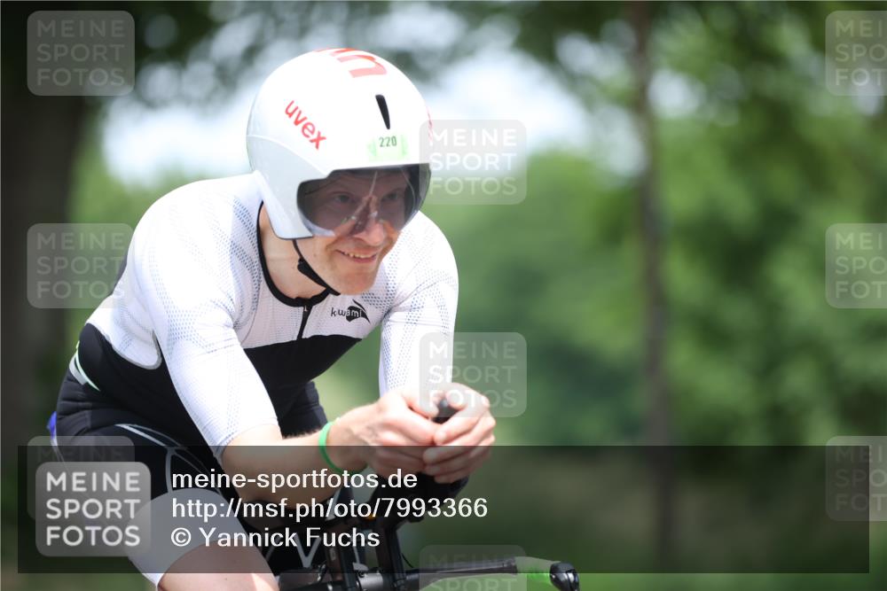 15.06.2025 - 7 Türme Triathlon Yannick Fuchs http://msf.ph/oto/7993366 15.06.2025 12:06:58 Radfahren 311 meine-sportfotos.de
