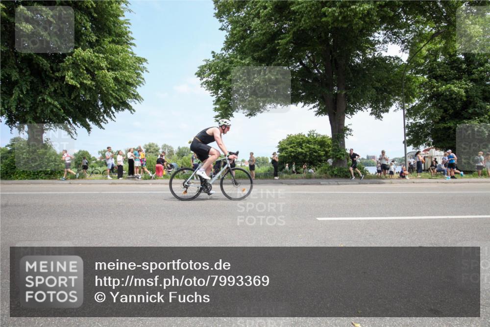 15.06.2025 - 7 Türme Triathlon Yannick Fuchs http://msf.ph/oto/7993369 15.06.2025 13:31:31 Radfahren 384, 467, 1106, 1193 meine-sportfotos.de