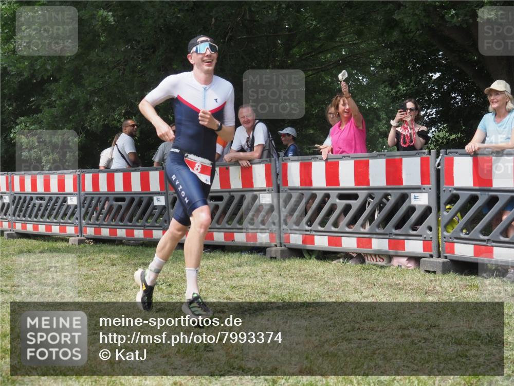 21.06.2025 - 27. Vierlanden-Triathlon KatJ http://msf.ph/oto/7993374 15.06.2025 12:34:19 Ziel 8, 50 meine-sportfotos.de