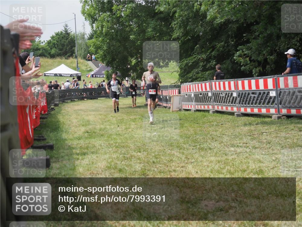 21.06.2025 - 27. Vierlanden-Triathlon KatJ http://msf.ph/oto/7993391 15.06.2025 12:34:27 Ziel 50, 874 meine-sportfotos.de