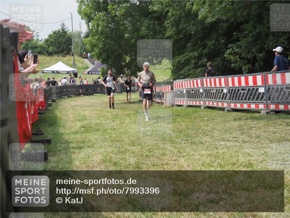 21.06.2025 - 27. Vierlanden-Triathlon KatJ http://msf.ph/oto/7993396 15.06.2025 12:34:27 Ziel 50, 874 meine-sportfotos.de