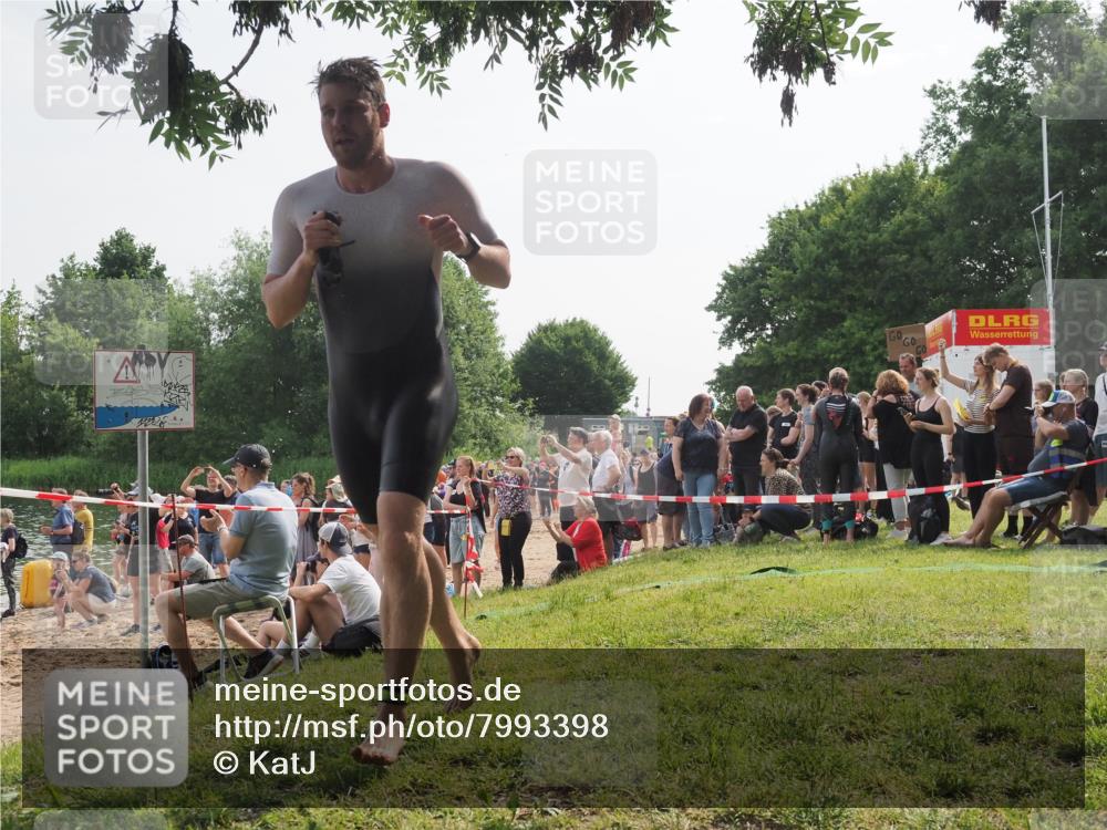 15.06.2025 - 27. Vierlanden-Triathlon KatJ http://msf.ph/oto/7993398 15.06.2025 09:54:22 Schwimmen 253, 255, 261, 302, 337, 342, 356 meine-sportfotos.de