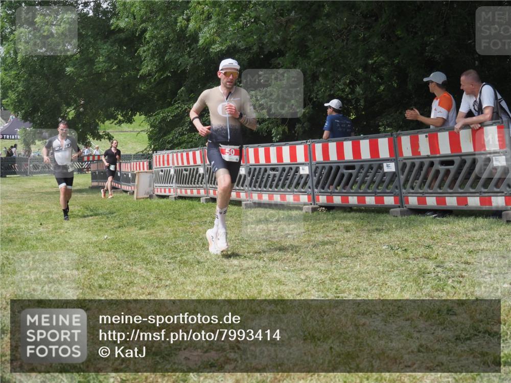 21.06.2025 - 27. Vierlanden-Triathlon KatJ http://msf.ph/oto/7993414 15.06.2025 12:34:29 Ziel 50, 874 meine-sportfotos.de