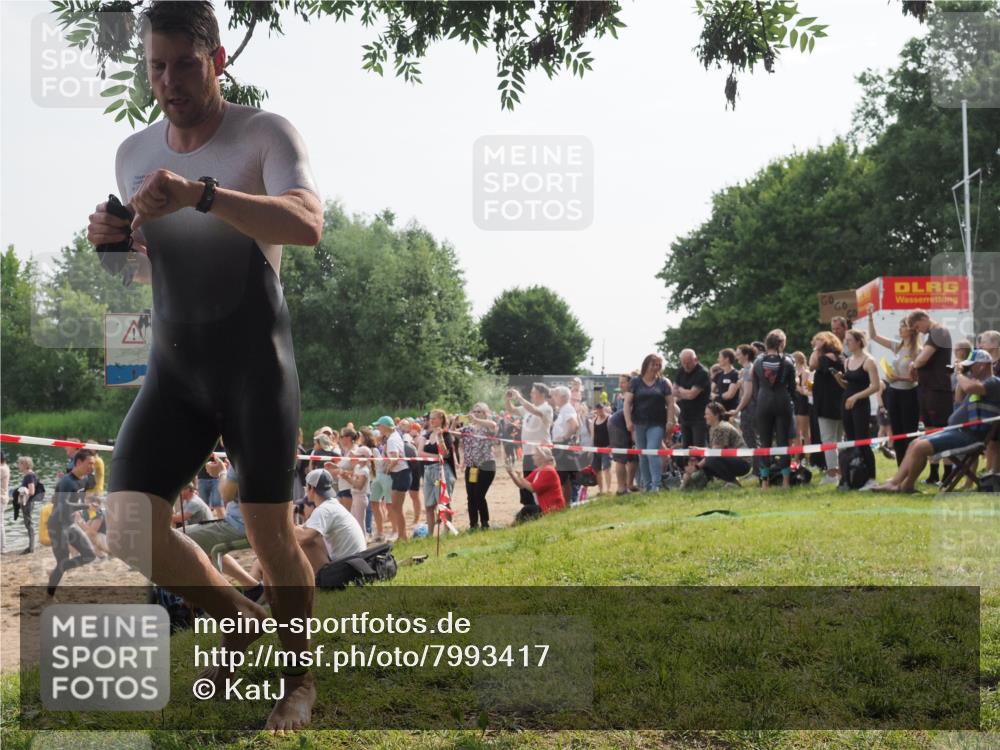 15.06.2025 - 27. Vierlanden-Triathlon KatJ http://msf.ph/oto/7993417 15.06.2025 09:54:23 Schwimmen 253, 255, 261, 302, 337, 342, 356 meine-sportfotos.de