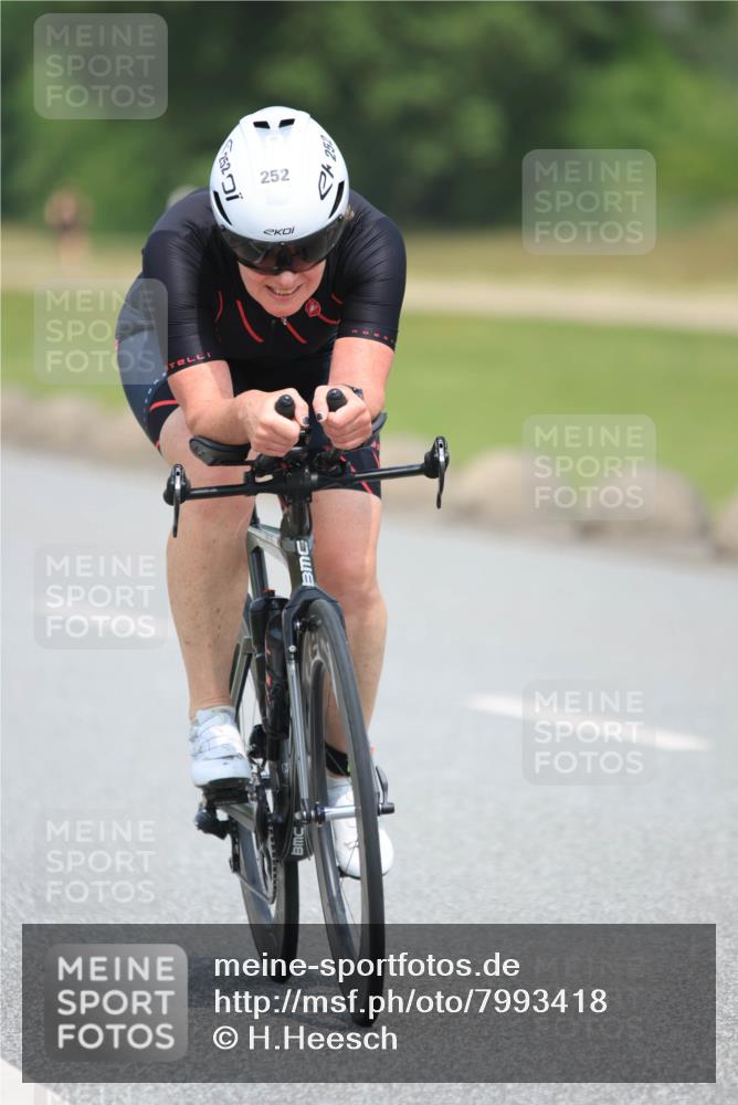 21.06.2025 - 27. Vierlanden-Triathlon H.Heesch http://msf.ph/oto/7993418 15.06.2025 12:04:50 Radfahren 252, 673, 699 meine-sportfotos.de