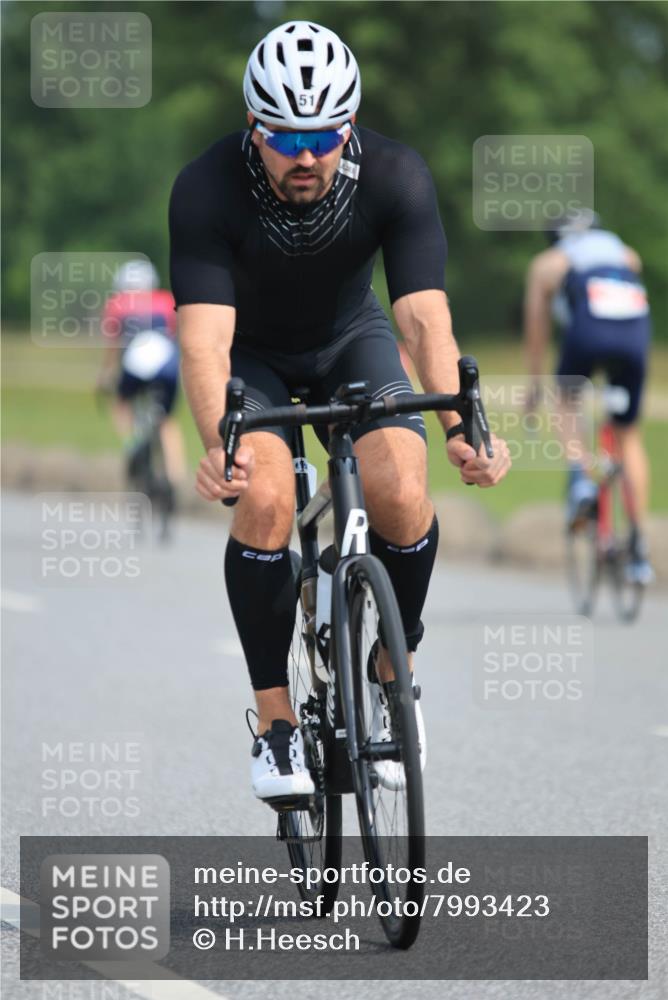 15.06.2025 - 27. Vierlanden-Triathlon H.Heesch http://msf.ph/oto/7993423 15.06.2025 10:24:37 Radfahren 30, 51, 238, 295, 491, 606 meine-sportfotos.de