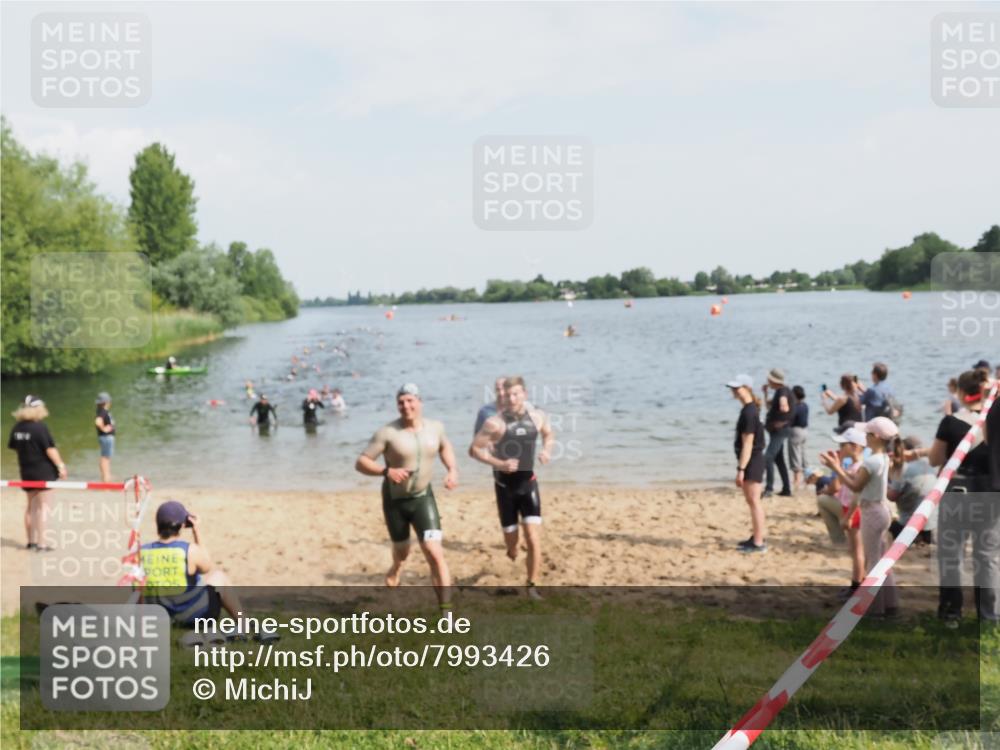 21.06.2025 - 27. Vierlanden-Triathlon MichiJ http://msf.ph/oto/7993426 15.06.2026 09:55:33 Schwimmen 272, 316, 327, 329, 335, 548 meine-sportfotos.de