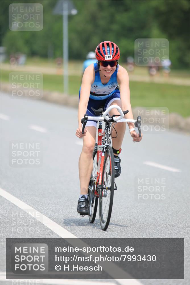21.06.2025 - 27. Vierlanden-Triathlon H.Heesch http://msf.ph/oto/7993430 15.06.2025 12:05:02 Radfahren 671, 915, 978 meine-sportfotos.de
