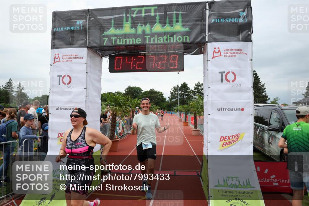 15.06.2025 - 7 Türme Triathlon Michael Strokosch http://msf.ph/oto/7993433 15.06.2025 14:27:29 Ziel 355, 498, 970 meine-sportfotos.de