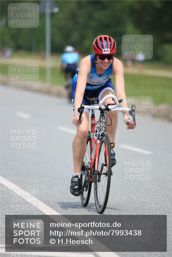 21.06.2025 - 27. Vierlanden-Triathlon H.Heesch http://msf.ph/oto/7993438 15.06.2025 12:05:02 Radfahren 671, 915, 978 meine-sportfotos.de