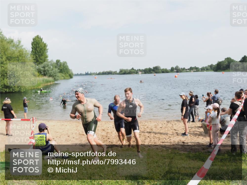 21.06.2025 - 27. Vierlanden-Triathlon MichiJ http://msf.ph/oto/7993446 15.06.2026 09:55:34 Schwimmen 272, 273, 316, 329, 335, 548 meine-sportfotos.de