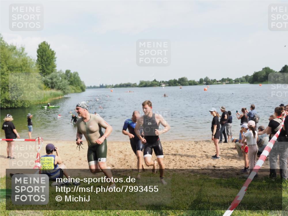21.06.2025 - 27. Vierlanden-Triathlon MichiJ http://msf.ph/oto/7993455 15.06.2026 09:55:34 Schwimmen 272, 273, 316, 329, 335, 548 meine-sportfotos.de